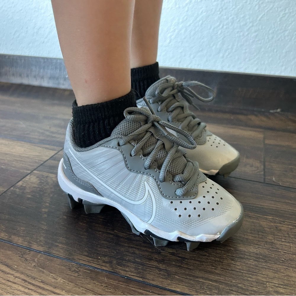 NIKE GRAY TODDLER LITTLE BOYS CLEATS SIZE 10C